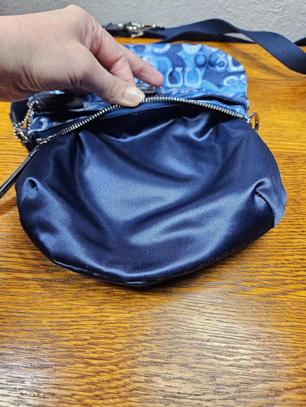 Coach Poppy Denim Print Swing Pack - Picture 13 of 15